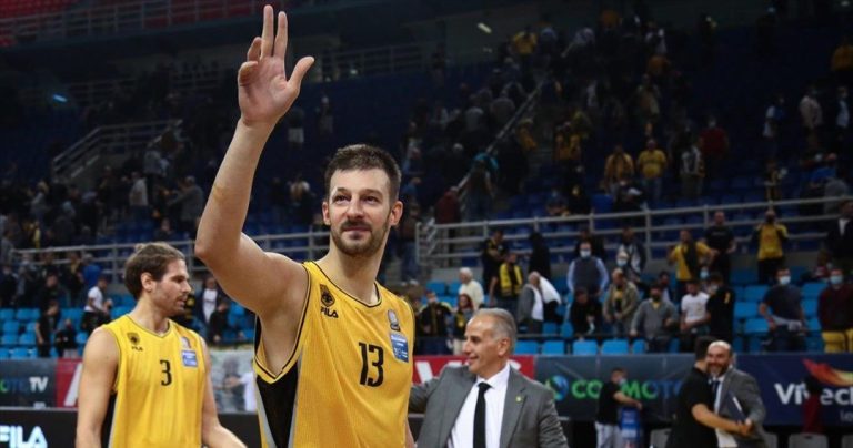Η ΑΕΚ αποσύρει το Νο «13» που φορούσε ο Γέλοβατς