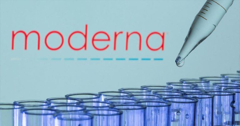 «Σε λίγες εβδομάδες» έτοιμη η ενισχυτική δόση της Moderna για την Όμικρον