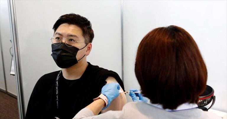 Αδύναμα έναντι της Όμικρον τα εμβόλια J&J, Sinopharm και Sputnik