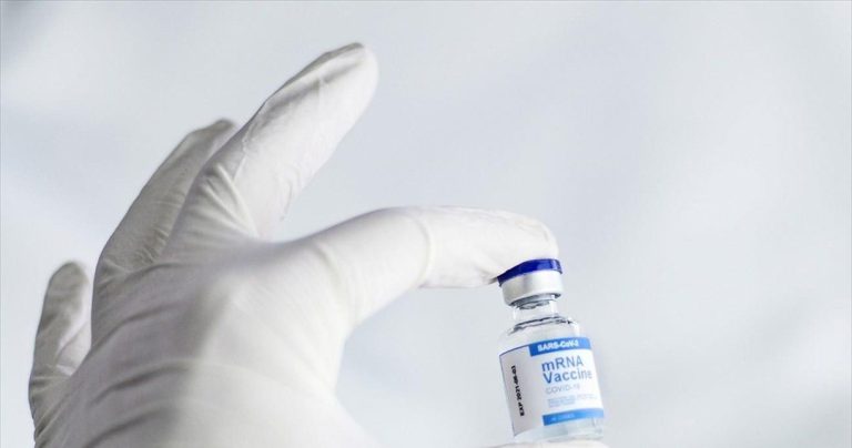 Τα εμβόλια mRNA προάγουν εμμένουσα ανοσολογική μνήμη έναντι του SARS-CoV-2