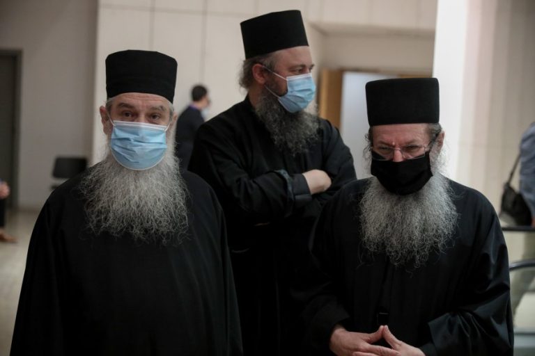 Διαψεύδει τις 4.000 μονιμοποιήσεις ιερέων η κυβέρνηση, «εκτός κυβερνητικής ατζέντας και πραγματικότητας» – ΕΙΔΗΣΕΙΣ