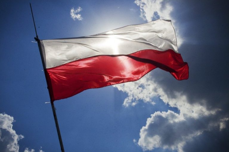 Η Πολωνία κάνει υποχρεωτικό τον εμβολιασμό για γιατρούς, δασκάλους και σώματα ασφαλείας – ΕΙΔΗΣΕΙΣ