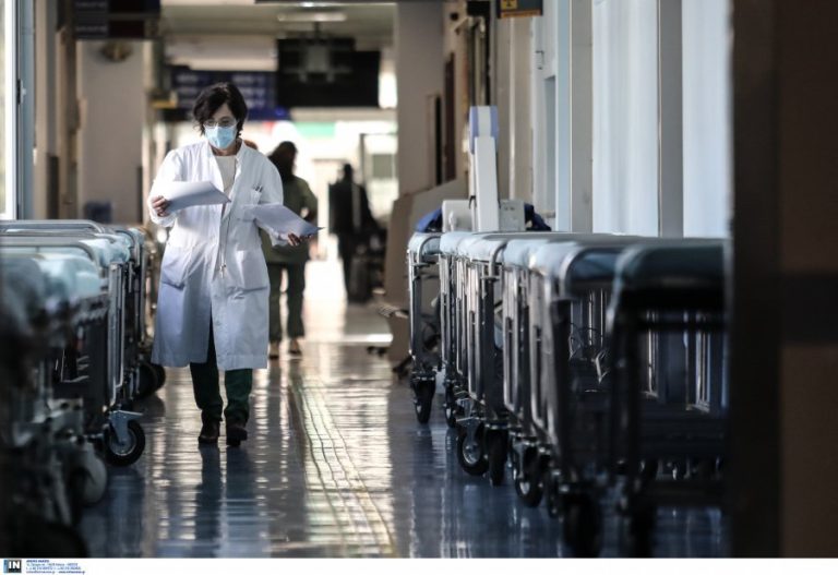 Καπραβέλος: Βλέπω μαύρα Χριστούγεννα – Να πάμε σε λοκντάουν ανεμβολίαστων