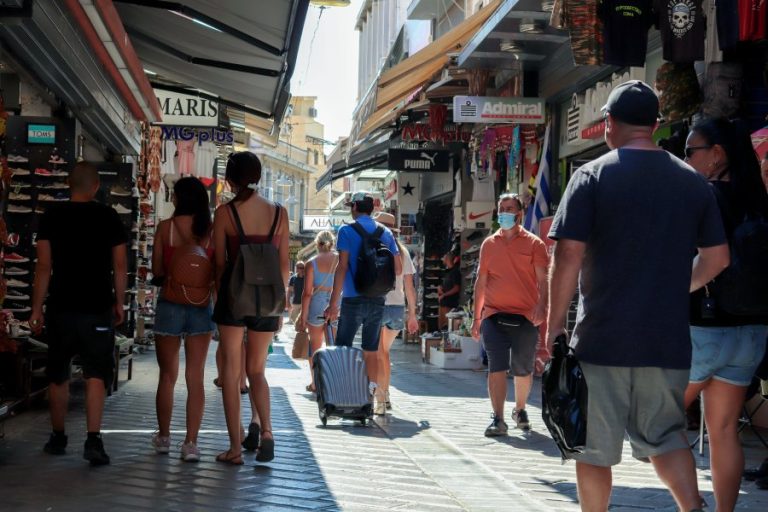 Κορονοϊός: Εφιαλτικά σενάρια για έκρηξη κρουσμάτων – Νέα μέτρα στο «τραπέζι»