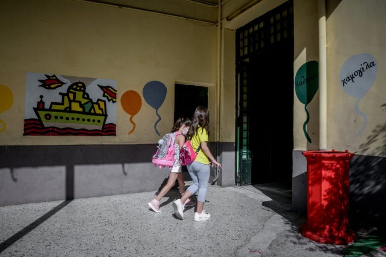 Κορονοϊός: Σε λίγες μέρες φτάνουν τα εμβόλια για τα παιδιά – Πότε ανοίγει η πλατφόρμα για τα ραντεβού