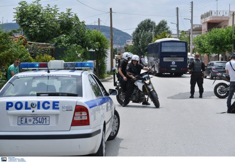 Μενίδι: Συλλήψεις μετά την κινηματογραφική καταδίωξη με πυροβολισμό (βίντεο)