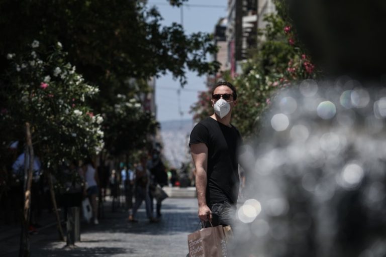 Νέα μέτρα και «lockdown»  για τους εμβολιασμένους 60ρηδες που δεν έκαναν την τρίτη δόση