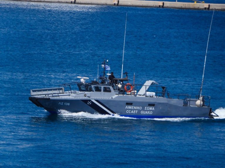 Πάρος: Αυτό είναι το σκάφος στο οποίο έχασαν τις ζωές τους 16 μετανάστες (βίντεο)