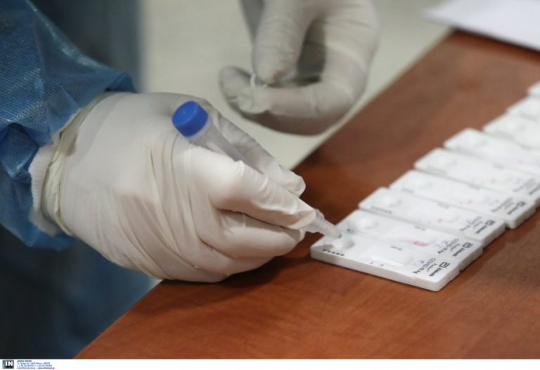 Σταθερά πάνω από 700 οι διασωληνωμένοι, η ανακοίνωση του ΕΟΔΥ με κρούσματα και θανάτους
