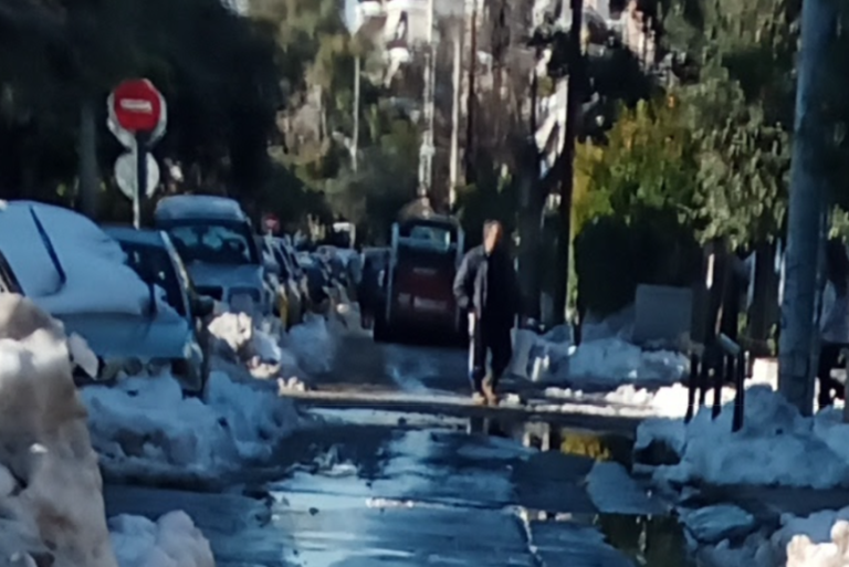 Συνεχίζονται οι καθαρισμοί των οδών από το Δήμο Αμαρουσίου