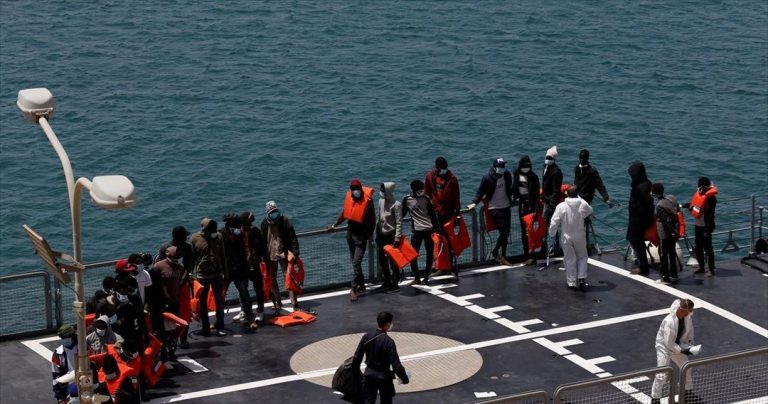 Δύσκολη ισορροπία μεταξύ «ευθύνης» και «αλληλεγγύης»