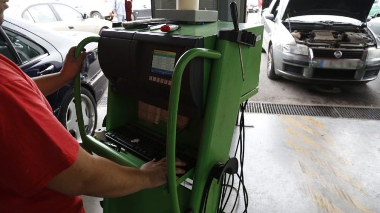 Έρχεται ηλεκτρονική «τσιμπίδα» για οχήματα χωρίς ασφάλεια, τέλη κυκλοφορίας και ΚΤΕΟ (βίντεο)