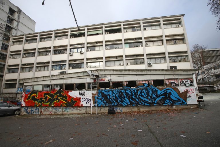 Κατάληψη στη γραμματεία της Σχολής Θετικών Επιστημών μετά τη νέα εκκένωση στο ΑΠΘ (βίντεο)
