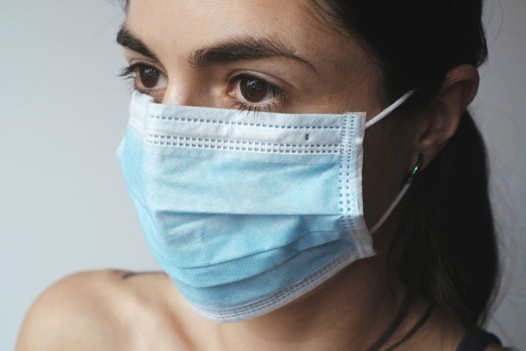 Κορονοϊός: Μέχρι πότε θα φοράμε τις μάσκες – Πώς θα κάνουμε Πάσχα