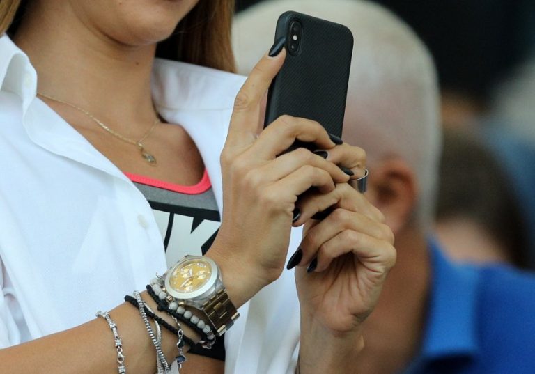 Με μείωση στο λογαριασμό του κινητού τηλεφώνου κάνει ποδαρικό το 2022