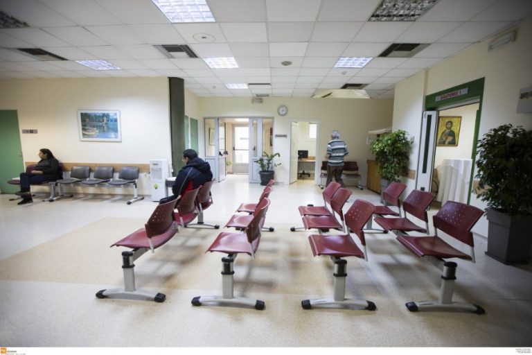 Νέα παράταση στη συνταγογράφηση φαρμάκων και εξετάσεων ανασφάλιστων σε δημόσια νοσοκομεία