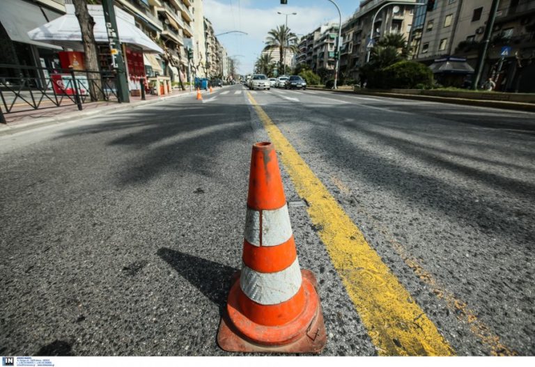 Περιφέρεια Αττικής: Αποκατάσταση και επέκταση κατεστραμμένων στηθαίων ασφαλείας σε όλο το οδικό δίκτυο