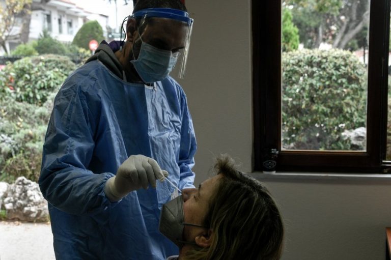 Στον Δήμο Χαλανδρίου κάνουν pcr με… 25 ευρώ