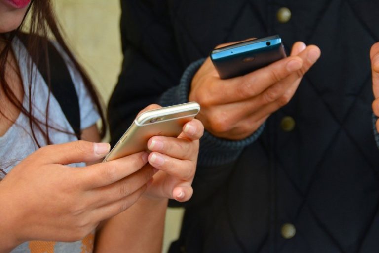 Ταυτότητες και δίπλωμα στο κινητό ανάμεσα στις 8 νέες ψηφιακές υπηρεσίες που φέρνει το 2022