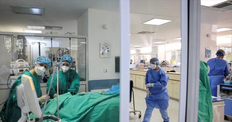 Πόσο πιθανή είναι η εισαγωγή σε ΜΕΘ την εποχή της Όμικρον σε σχέση με της Δέλτα