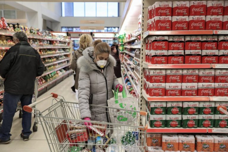 Μείωση ΦΠΑ: Τις επόμενες μέρες οι αποφάσεις – Ποια προϊόντα είναι στο βασικό σενάριο του ΥΠ.ΟΙΚ.