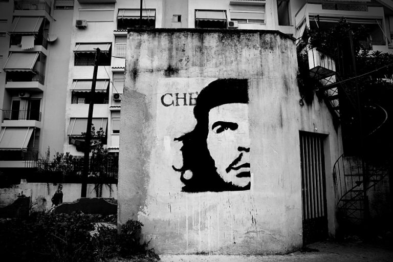 Πέθανε ο άνθρωπος που σκότωσε τον Τσε Γκεβάρα