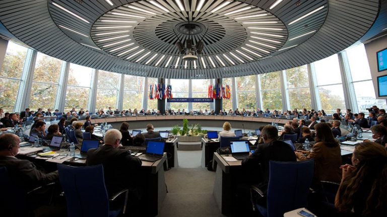 Στις χαμηλότερες θέσεις η Ελλάδα σε ότι αφορά τη συμμόρφωση στις αποφάσεις του ΕΔΔΑ