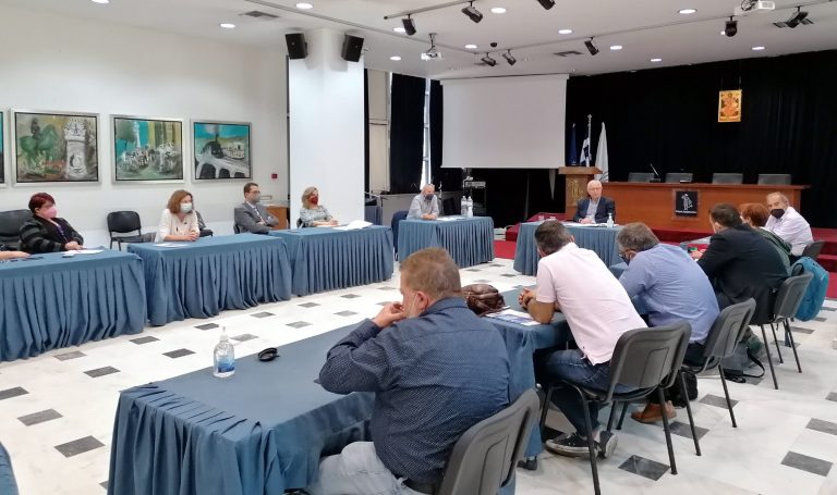 Συνάντηση του Δημάρχου Αμαρουσίου Θεόδωρου Αμπατζόγλου με εκπροσώπους Συλλόγων Γονέων & Κηδεμόνων Σχολείων του Αμαρουσίου για την μετατροπή του 1ου Γυμνασίου και 1ου ΓΕΛ σε Πειραματικά – Δήμος Αμαρουσίου