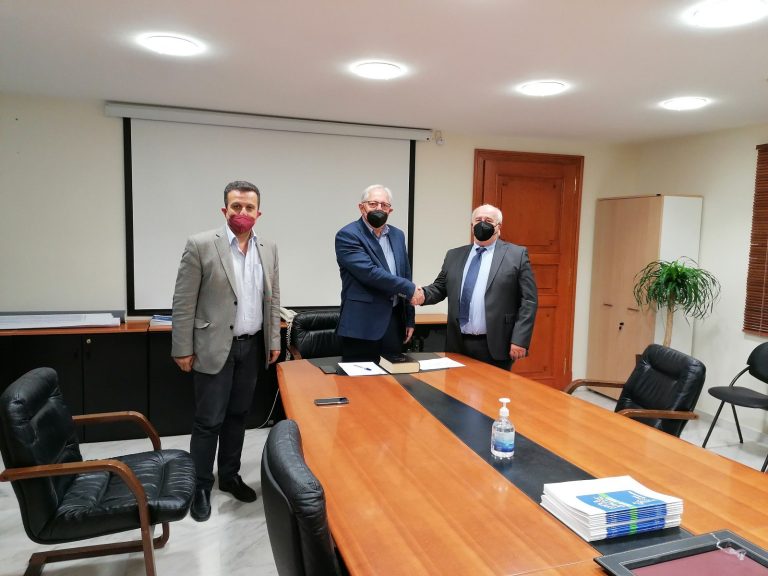 Ορκωμοσία του νέου Δημοτικού Συμβούλου Γιώργου Ζήκου από τον Δήμαρχο Αμαρουσίου Θεόδωρο Αμπατζόγλου – Δήμος Αμαρουσίου