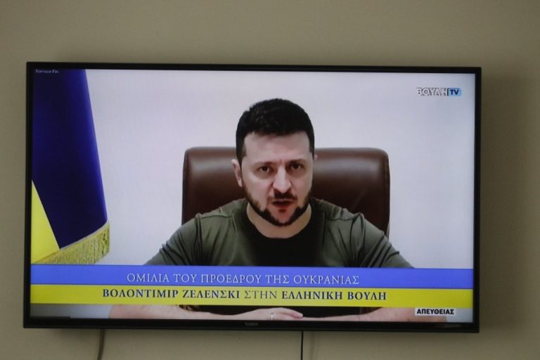 Ζελένσκι για το βίντεο με τον μαχητή του Αζόφ στην ελληνική βουλή: Ναζί είναι οι Ρώσοι