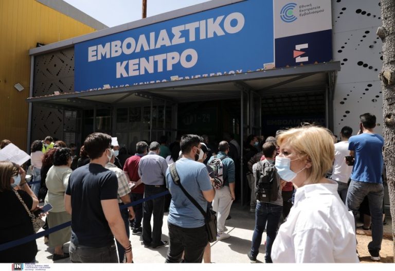 Τέταρτη δόση για όλους από Σεπτέμβριο, αποκαλύψεις Πλεύρη για το εμβόλιο