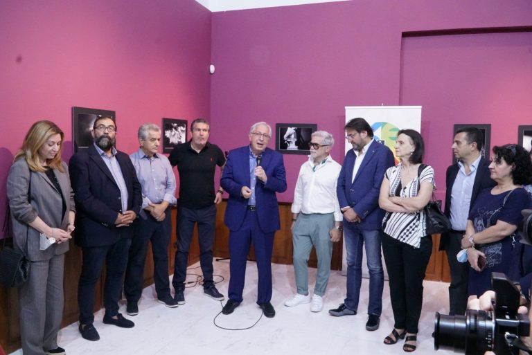 Ο Δήμαρχος Αμαρουσίου Θεόδωρος Αμπατζόγλου εγκαινίασε την Έκθεση των τμημάτων Δημιουργικής & Καλλιτεχνικής Φωτογραφίας του Δήμου – Δήμος Αμαρουσίου