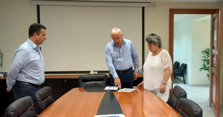 Ορκωμοσία νέας Δημοτικής Συμβούλου από τον Δήμαρχο Αμαρουσίου Θεόδωρο Αμπατζόγλου – Δήμος Αμαρουσίου
