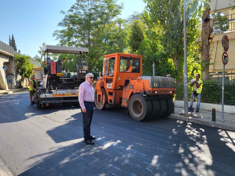 Συνεχίζονται οι αυτοψίες του Δημάρχου Αμαρουσίου Θεόδωρου Αμπατζόγλου στα έργα ασφαλτοστρώσεων στην πόλη – Δήμος Αμαρουσίου