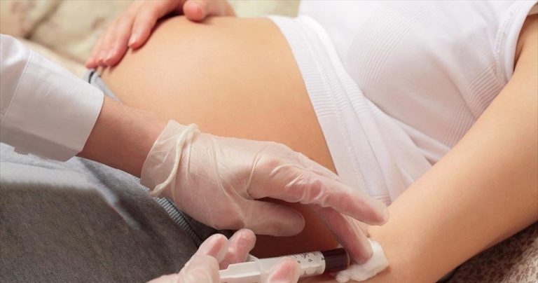 Τα εμβόλια Covid-19 στην εγκυμοσύνη δεν σχετίζονται με αυξημένο κίνδυνο για πρόωρο τοκετό ή θνησιγένεια
