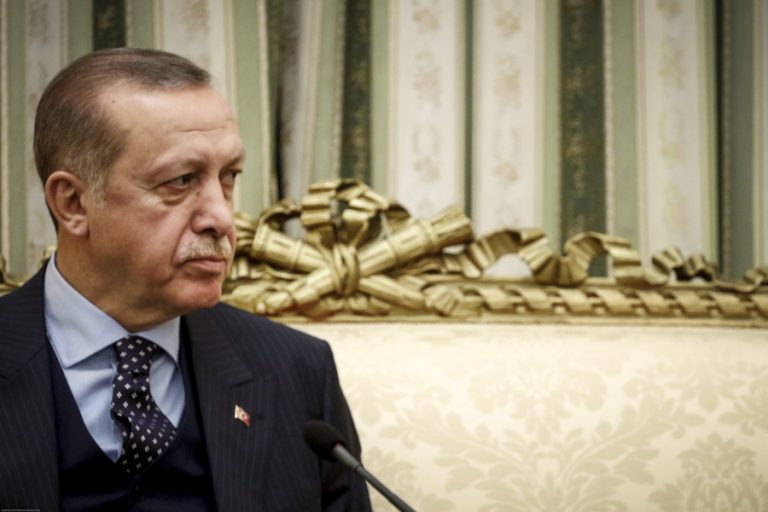 Ο Ερντογάν κατηγορεί την Ελλάδα ότι… αντιγράφει την Τουρκία: «Μας ακολουθεί από πίσω, σαν τα βαγόνια» (βίντεο)