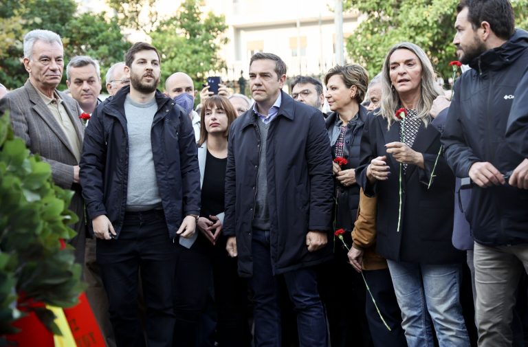 Αλ. Τσίπρας: Κατέθεσε στεφάνι στο Πολυτεχνείο