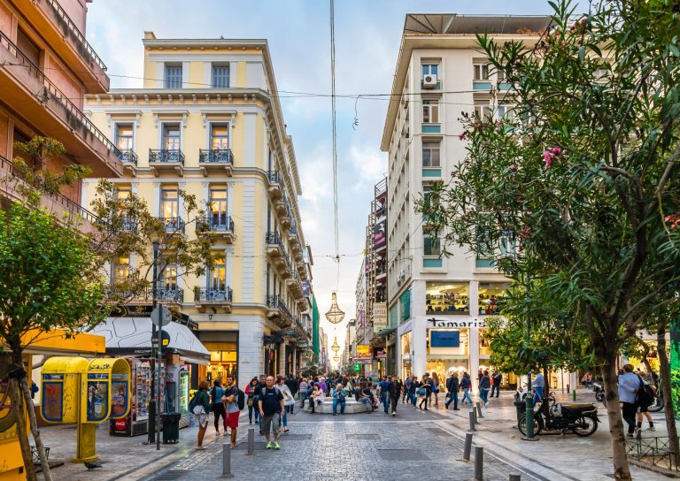 Στους πιο ακριβούς εμπορικούς δρόμους η Ερμού