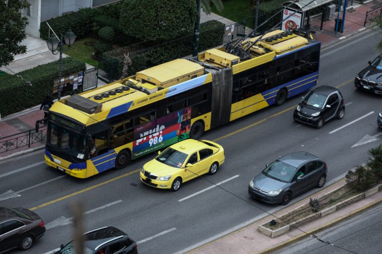 Βελτίωση της κυκλοφορίας γύρω από τους σταθμούς του μετρό Πειραιά, καταγράφει το Κέντρο Διαχείρισης Κυκλοφορίας