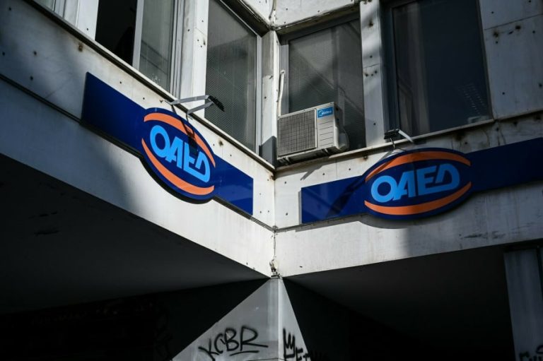 ΟΑΕΔ – ΔΥΠΑ: Πότε «πληρώνεται» το επίδομα εργασίας, ποιοι δικαιούνται εφάπαξ 300 ευρώ