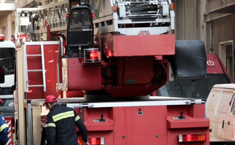 Τραγωδία στον Κολωνό, πεντάχρονο παιδί ανασύρθηκε νεκρό από φλεγόμενο διαμέρισμα