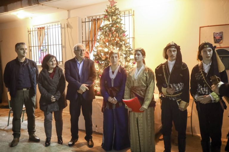 Παρουσία του Δημάρχου Αμαρουσίου Θεόδωρου Αμπατζόγλου η φωταγώγηση του Δέντρου του Συλλόγου Ποντίων Αμαρουσίου «Νίκος Καπετανίδης» – Δήμος Αμαρουσίου