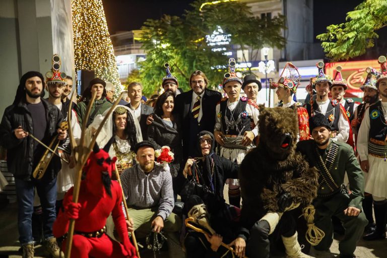 Εντυπωσίασε τους Μαρουσιώτες το παραδοσιακό δρώμενο στους πεζόδρομους και στις πλατείες του ιστορικού εμπορικού κέντρου της πόλης – Δήμος Αμαρουσίου