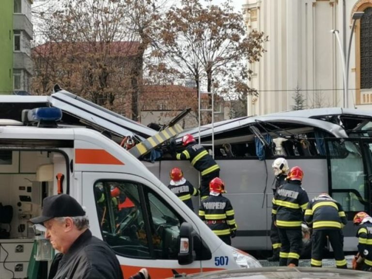 Βουκουρέστι: «Δεν μπορούσα να κάνω κάτι άλλο. Ήταν σαν έπεσε πάνω μας τρένο» – Τα ερωτηματικά των ειδικών