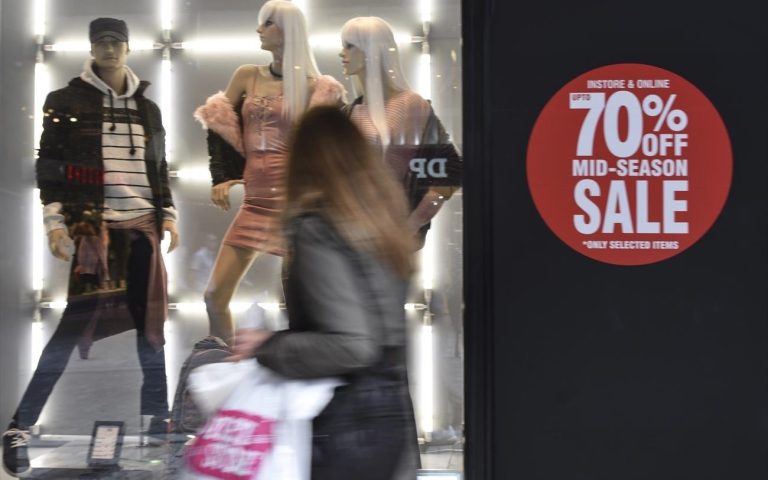 Χειμερινές εκπτώσεις: Πότε ξεκινούν και πόσο θα διαρκέσουν – 5 συμβουλές για τους καταναλωτές