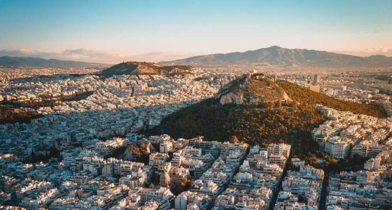Forbes προς Αμερικανούς: H Ελλαδα στις χώρες που μπορείτε να ζήσετε χωρίς να… δουλεύετε