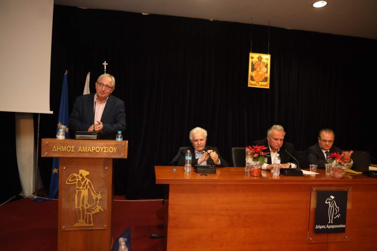 Ο Δήμαρχος Αμαρουσίου Θεόδωρος Αμπατζόγλου παραβρέθηκε στην εκδήλωση παρουσίασης από το Μίμη Ανδρουλάκη της αυτοβιογραφίας του στο Δημαρχείο Αμαρουσίου – Δήμος Αμαρουσίου