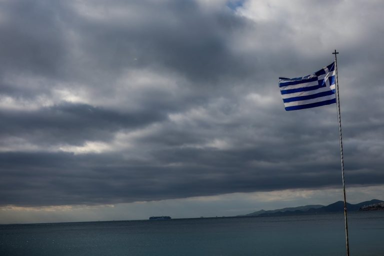 Συννεφιά, βροχές και χιόνια στα ορεινά