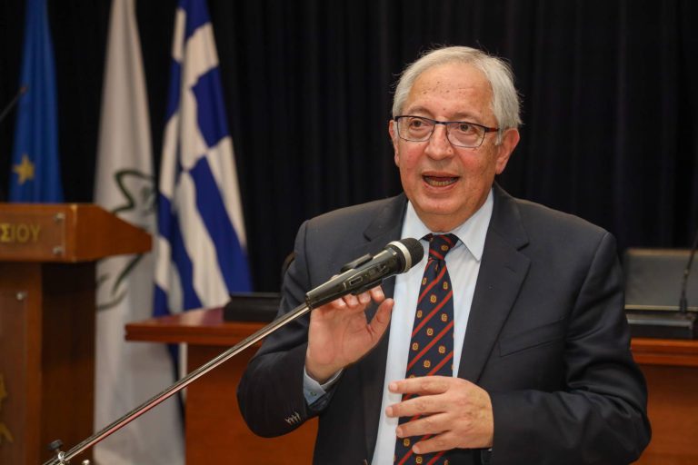 Ο Δήμαρχος Αμαρουσίου Θ. Αμπατζόγλου στην κοπή της πρωτοχρονιάτικης πίτας της Σχολικής Επιτροπής Α/βάθμιας Εκπαίδευσης Δήμου Αμαρουσίου – Δήμος Αμαρουσίου