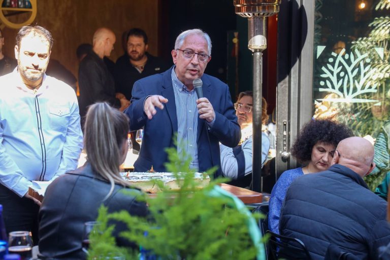 Κοπή πρωτοχρονιάτικης πίτας του Σωματείου Εργαζομένων του Δήμου Αμαρουσίου παρόντος του Δημάρχου Θεόδωρου Αμπατζόγλου – Δήμος Αμαρουσίου